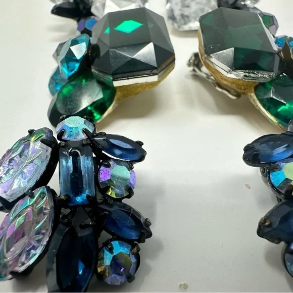 Set of 5 Vintage Jeweled Costume clip on earrings - Picture 7 of 9